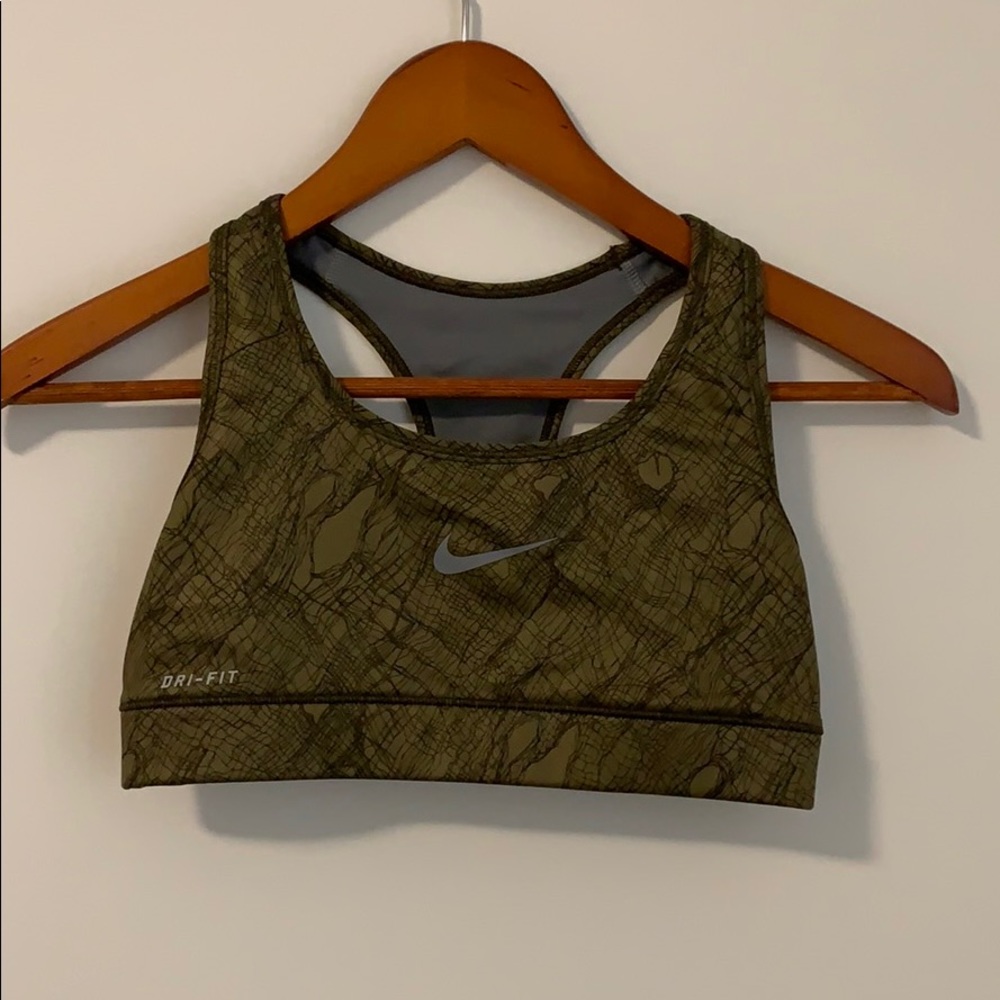 Nike pro sports bra NWOT